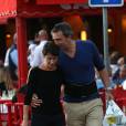 Alessandra Sublet et son mari Clément Miserez en balade sur le port de Saint-Tropez, le 10 juillet 2015