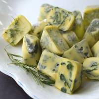 Comment faire des cubes d'herbes aromatiques et d'huile d'olive