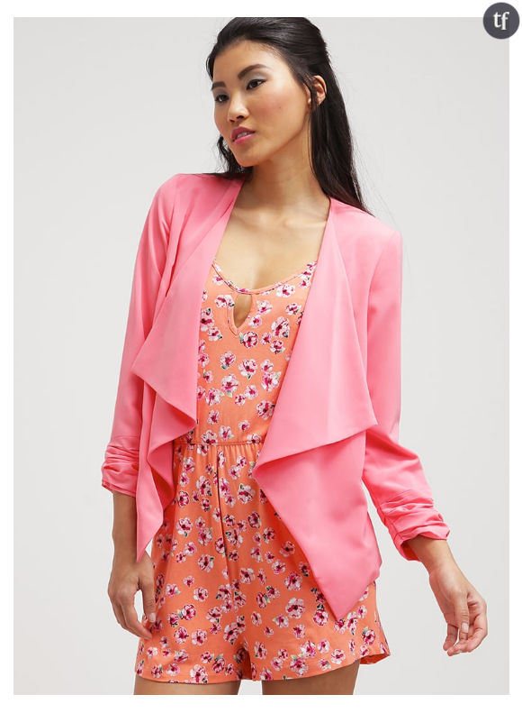 Un blazer rose, la pièce fun pour booster une tenue.