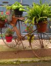 Un vélo pot de fleurs