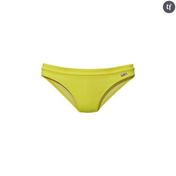 Le maillot de bain jaune, idéal pour faire ressortir son bronzage.