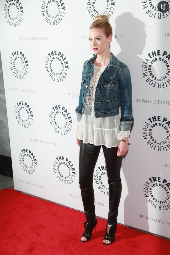 January Jones s'illustre dans uns style qui colle parfaitement aux tendances de la saison.