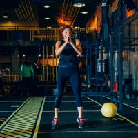 Jump squats : le mouvement le plus efficace pour muscler ses fesses