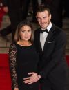 Gareth Bale et sa compagne Emma Rhys Jones enceinte - Première mondiale du nouveau James Bond "Spectre" au Royal Albert Hall à Londres le 26 octobre 2015