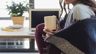 Comment s'habiller quand la climatisation est à fond au bureau ?