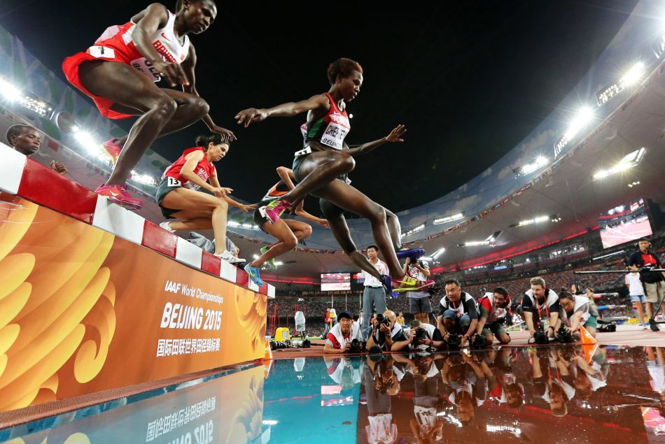 Les coureuses lors de la finale du 3000 m pendant les championnats du monde d'athlétisme à Pékin, le 26 août 2015