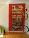 Une palette pour accrocher son vélo