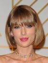 Pour un look très rétro sur des cheveux fins, on adopte le même carré à frange droite que Taylor Swift.