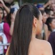 Mila Kunis nous épate avec cette minuscule que de cheval, qui fait toute la différence sur des cheveux fins.