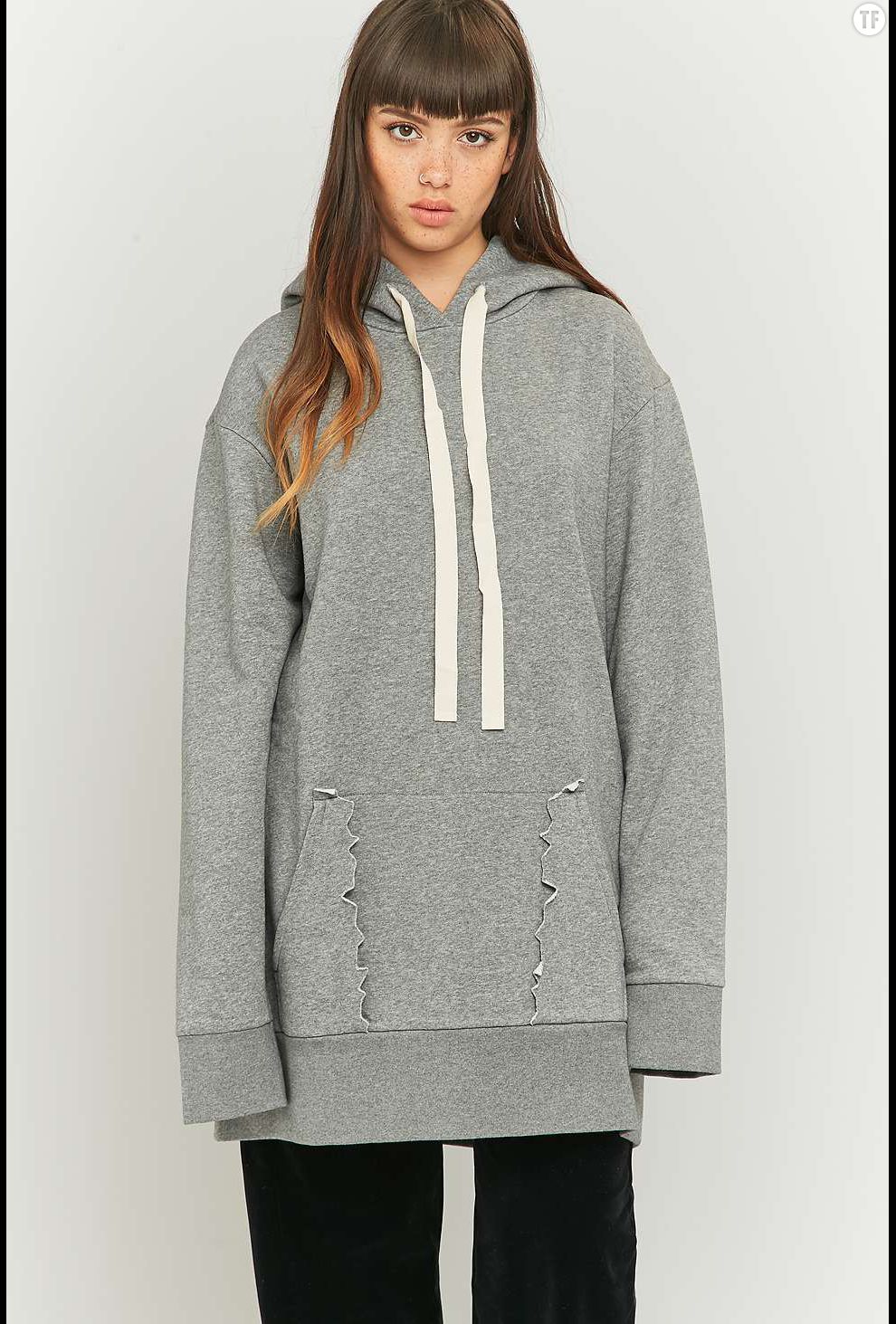  Sweat-shirt MM6 sur Urban Outfitters, 275€ 