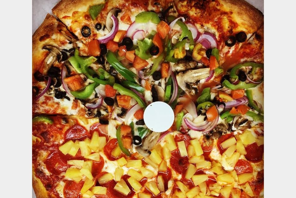 A quoi sert la petite table qui se trouve sur notre pizza ?