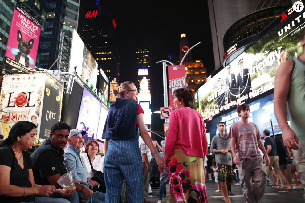   Alex Pawlowsha et sa mère Halina à  Times Square, New York   