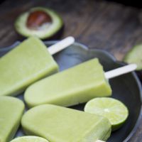 La recette ultra-healthy de la glace à l'avocat et au matcha