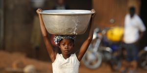 Tâches ménagères : les femmes continuent à gérer, mais elles