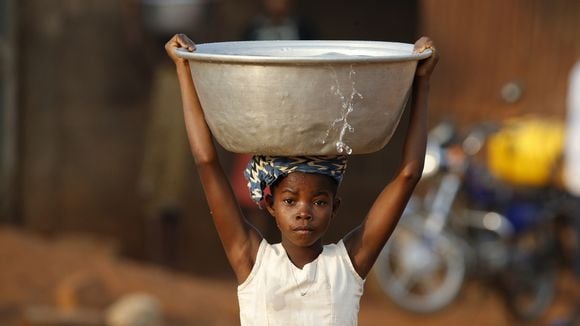 Tâches ménagères : les filles y passent 160 millions d'heures de plus que les garçons