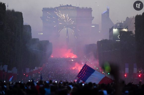 Le soir de la victoire de l'équipe masculine de football en Coupe du monde sur les Champs-Elysées.