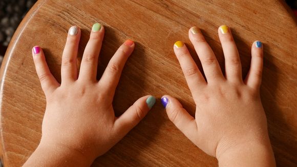 Son fils harcelé pour avoir porté du vernis : un papa dénonce la "masculinité toxique"