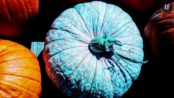 Les citrouilles turquoise envahissent les rues pour la bonne cause.