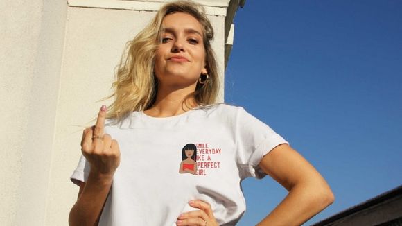 Meuf Paris lance une collection qui piétine le sexisme, littéralement