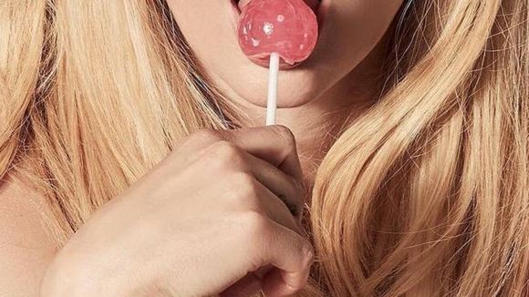 Avril Lavigne et Nicki Minaj piétinent le patriarcat avec le tube féministe "Dumb Blonde"