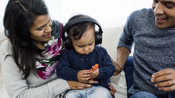 4 podcasts pour dédramatiser la parentalité