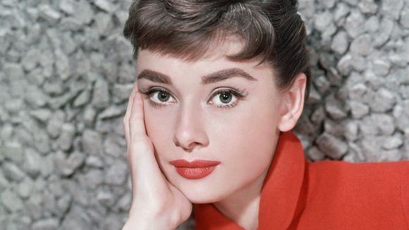 Le retour de hype des "sourcils Audrey Hepburn"