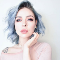 Le bleu pervenche, la tendance cheveux qui nous monte à la tête