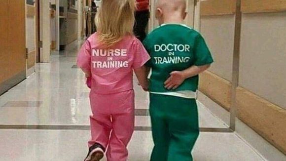 Cette photo sexiste de deux enfants à l'hôpital fait bondir les internautes