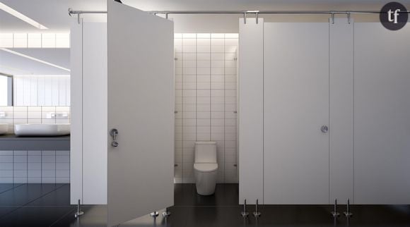 Il épiait ses collègues dans les toilettes et les douches par des trous percés dans les cabines