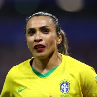 Pourquoi le rouge à lèvres de la footballeuse Marta est un symbole d'empowerment