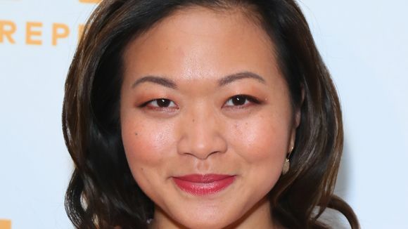 Payée huit fois moins que son collègue blanc, la co-autrice de "Crazy Rich Asians" s'en va