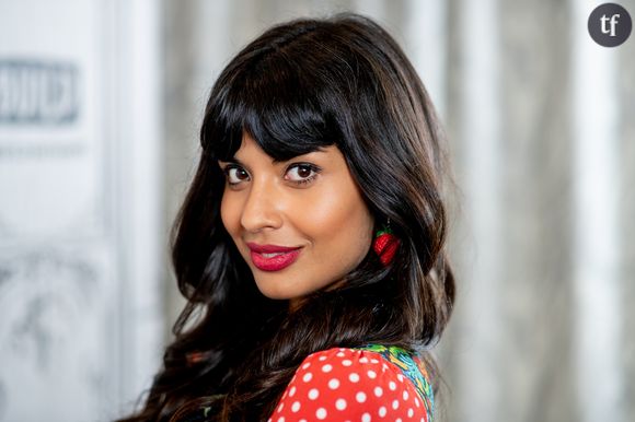 Jameela Jamil clashe les normes imposées par Instagram.