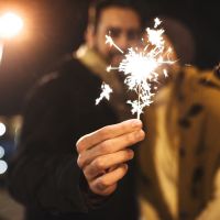 Le fireworking, la tendance amoureuse qui nous transforme en faire-valoir