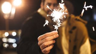 Le fireworking, la tendance amoureuse qui nous transforme en faire-valoir