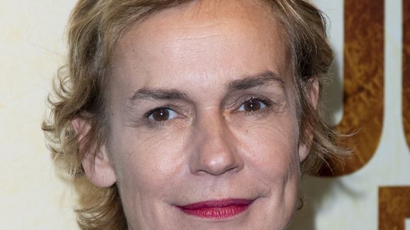 "Il m'a strangulée" : Sandrine Bonnaire, victime de violences conjugales, témoigne