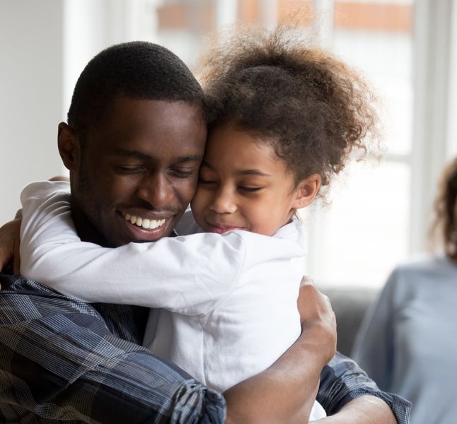 Parents Pourquoi Les Calins Des Papas Sont Si Importants Terrafemina