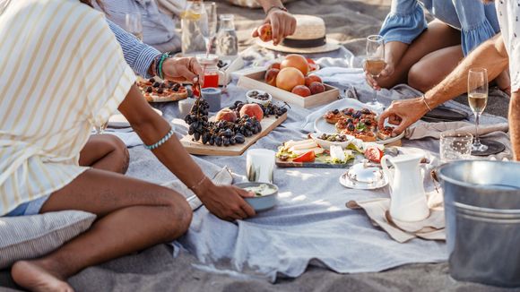 Comment faire un pique-nique socialement distancié (et cool)