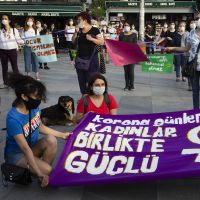 "Ils s'attaquent à nos droits" : en Turquie, les femmes manifestent pour la Convention d'Istanbul
