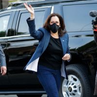 Pourquoi les chaussures de la candidate démocrate Kamala Harris font-elles tant parler ?