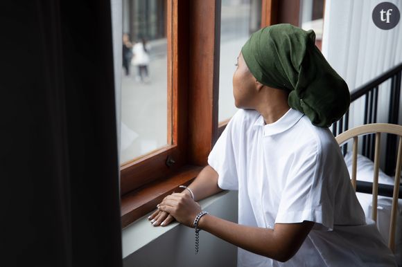 Femme portant un foulard/photo d'illustration