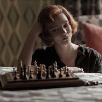 "Le jeu de la dame", l'irrésistible série Netflix qui va vous convertir aux échecs