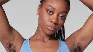 Une modèle Adidas avec des poils aux aisselles ? On applaudit