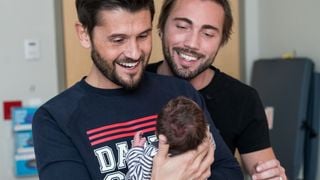 Son fils est né d'une GPA : Christophe Beaugrand répond aux questions sensibles