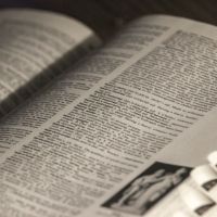 Le pronom "iel" entre dans le dictionnaire et cela fait rager les réacs