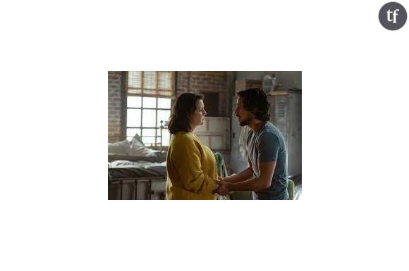 Melanie_Lynskey (Shauna) et Adam (Peter Gadiot) dans "Yellowjackets"