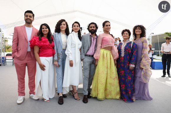 Le réalisateur Saim Sadiq et l'équipe du film au photocall de "Joyland" au festival de Cannes le 22 mai 2022