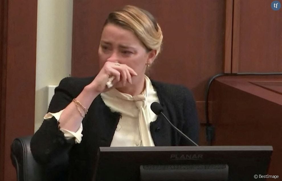  Amber Heard en pleurs lors de son procès contre Johnny Depp à Los Angeles le 5 mai 2022. 