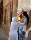 La vidéo d'une nonne qui stoppe deux femmes s'embrassant lors d'un shooting fait un tollé