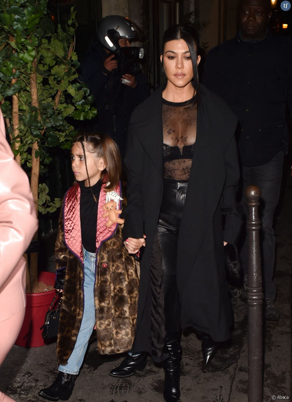 Kourtney Kardashian, 2020, dans les rues de Paris