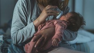 Sans surprise, les mères se lèvent 78% plus que les pères quand un bébé pleure